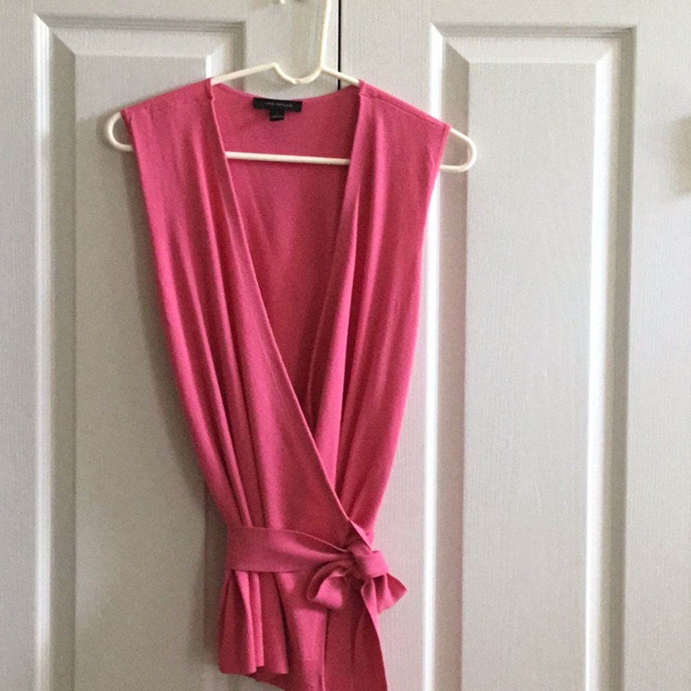 NWOT Ann Taylor wrap v neck sweater w/tie. Lays nicely on chest and waist.